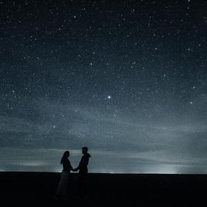 米塔光溜溜图片
